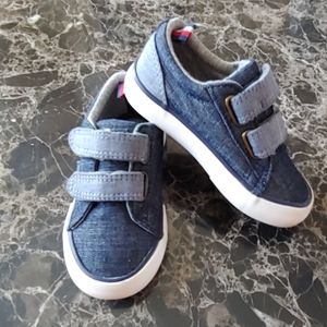 Tommy Hilfiger sneakers, size 7